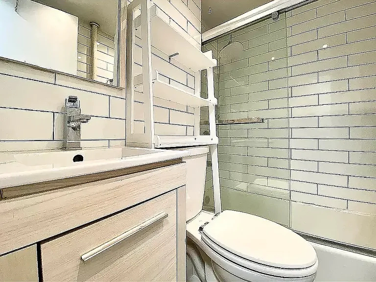 1019 Southern Boulevard - Photo 1