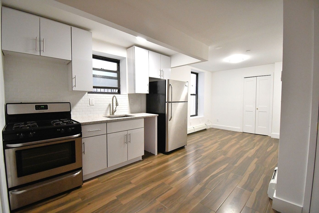1019 Southern Boulevard - Photo 3