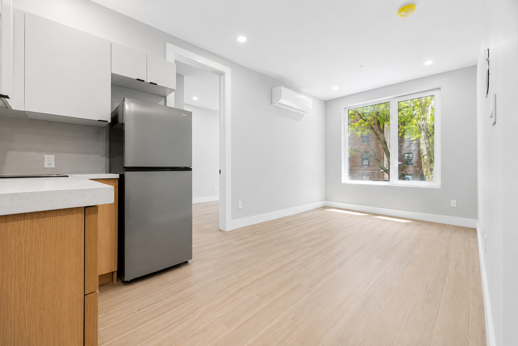 809 Midwood St - Photo 2