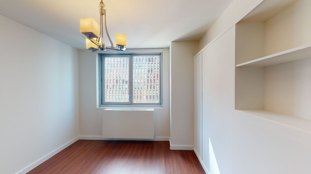 401 E 34th St - Photo 3