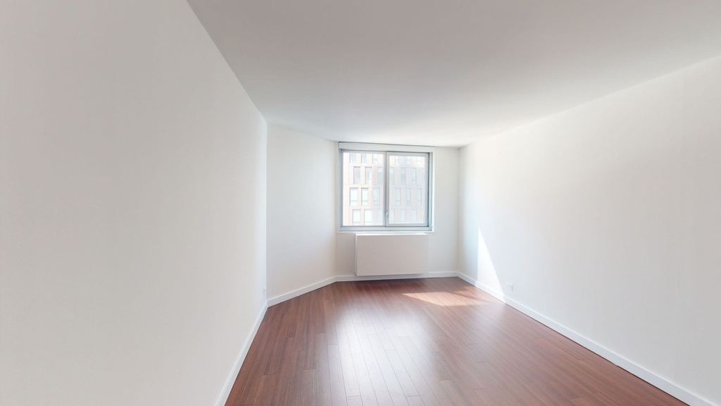 401 E 34th St - Photo 4