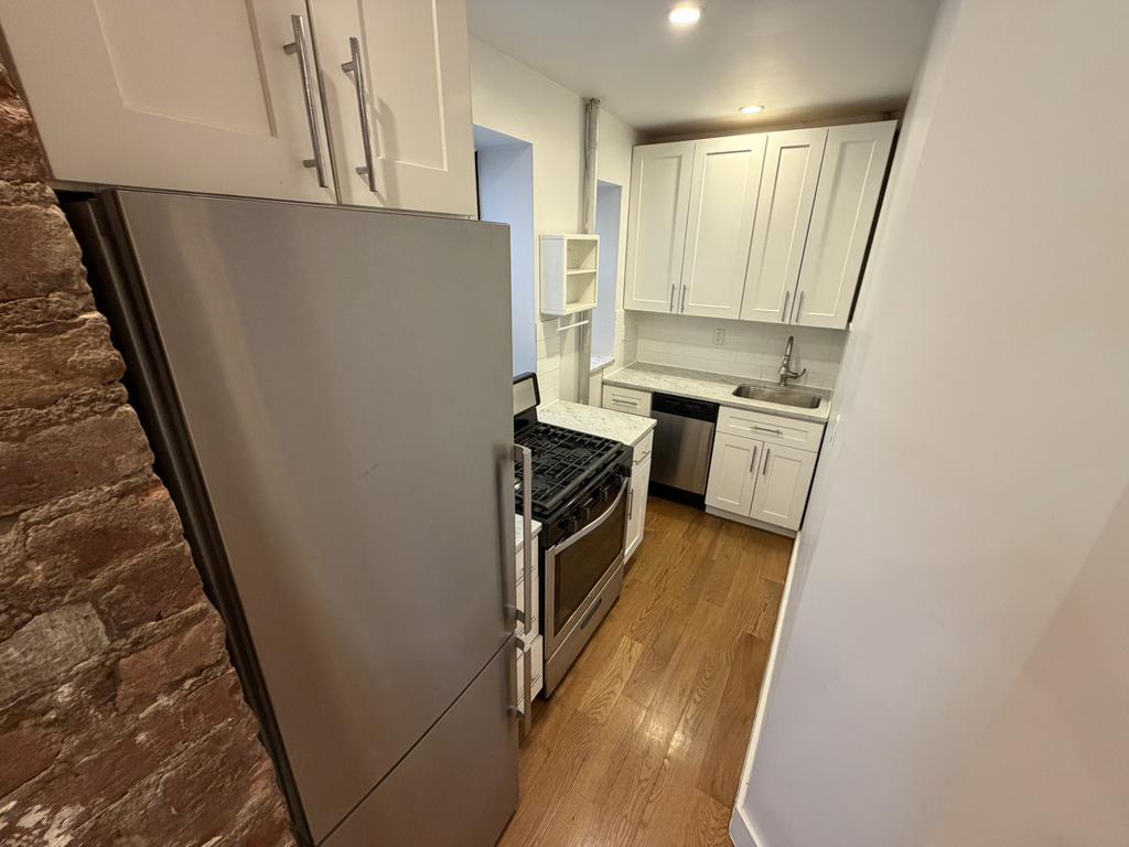 115 Carlton Avenue - Photo 1