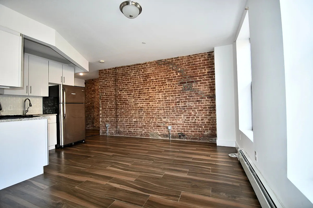 1019 Southern Boulevard - Photo 3