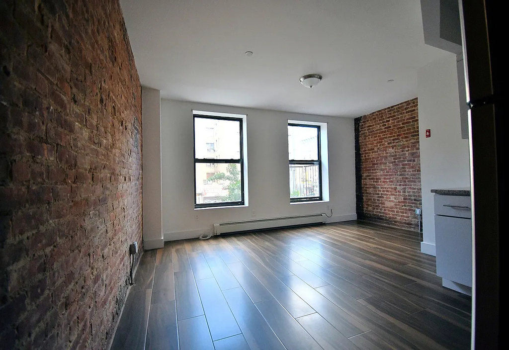 1019 Southern Boulevard - Photo 2