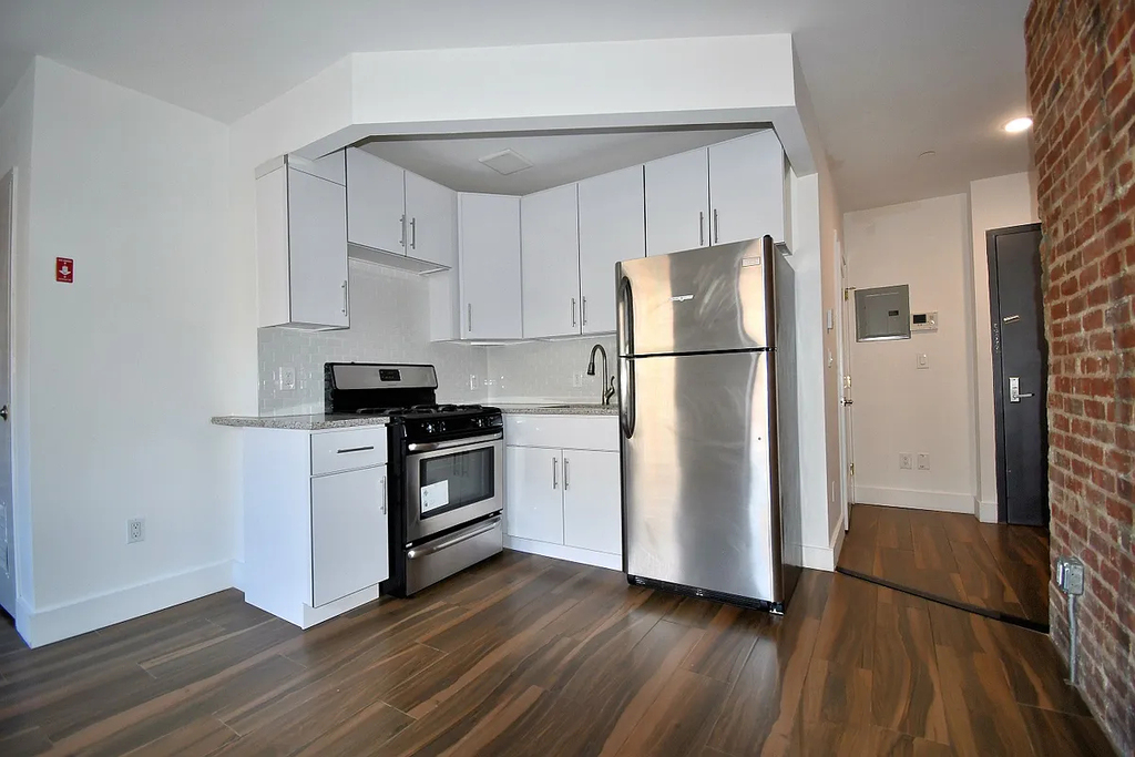 1019 Southern Boulevard - Photo 0