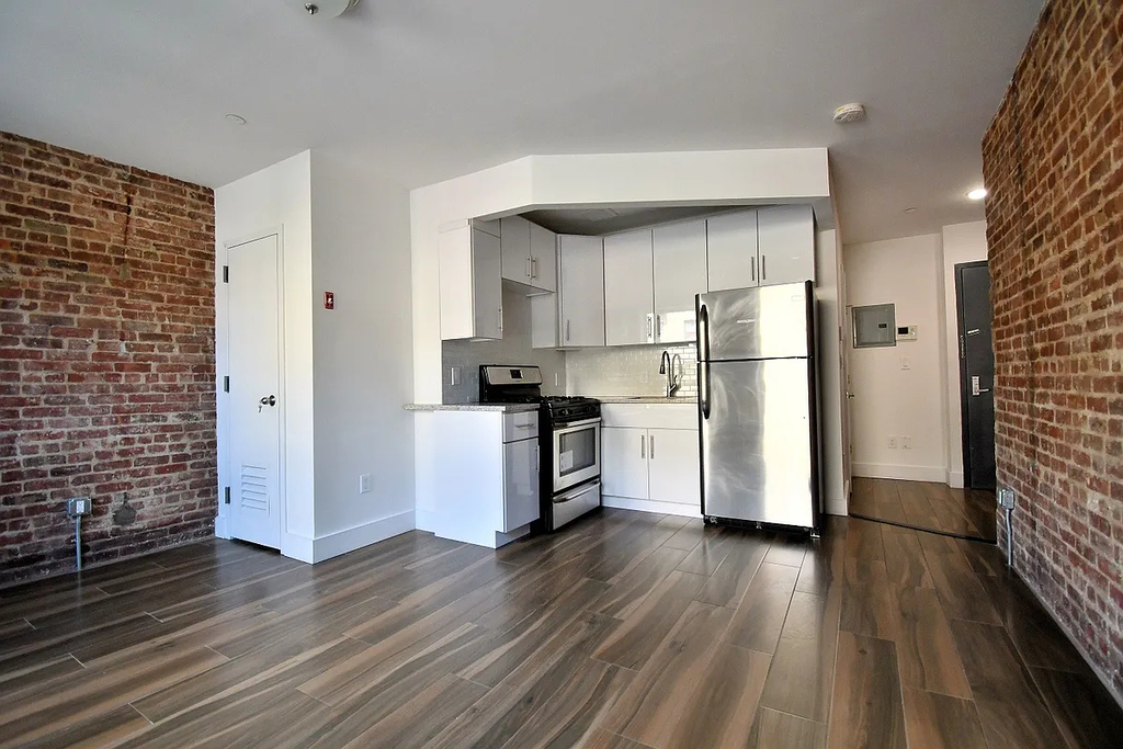 1019 Southern Boulevard - Photo 1