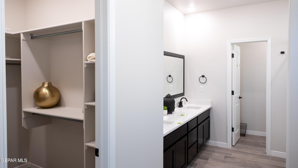 14717 Pebble Hills Boulevard - Photo 23