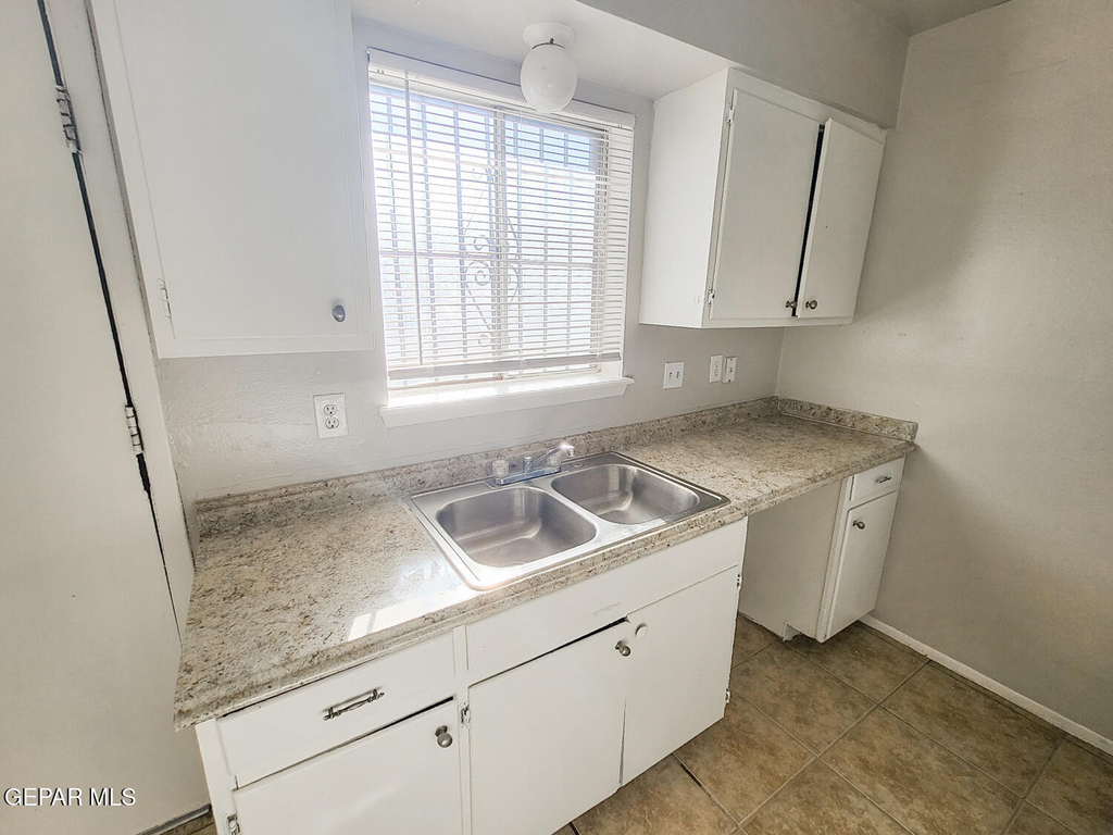 5233 Carousel Drive - Photo 5