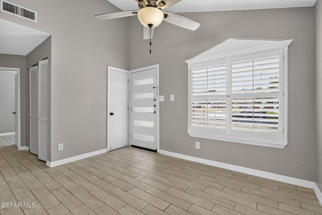 9128 Bur Oak Circle - Photo 5