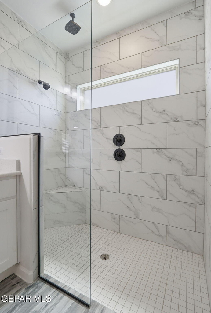 253 Farnborough Street - Photo 6