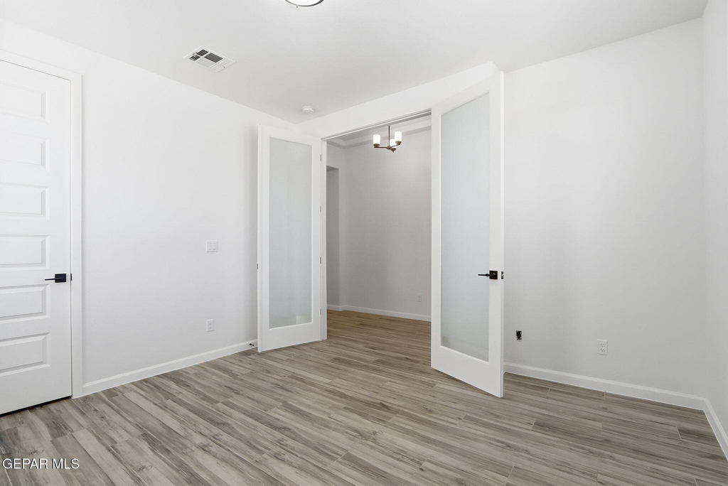 253 Farnborough Street - Photo 29