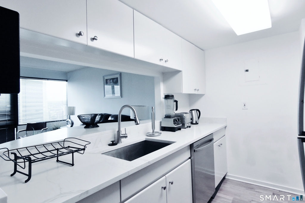 127 Greyrock Place - Photo 15