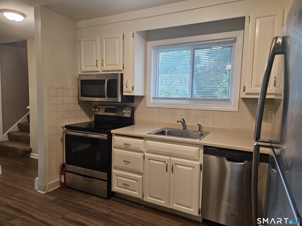 1401 Farmington Avenue - Photo 3