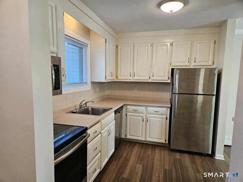 1401 Farmington Avenue - Photo 4