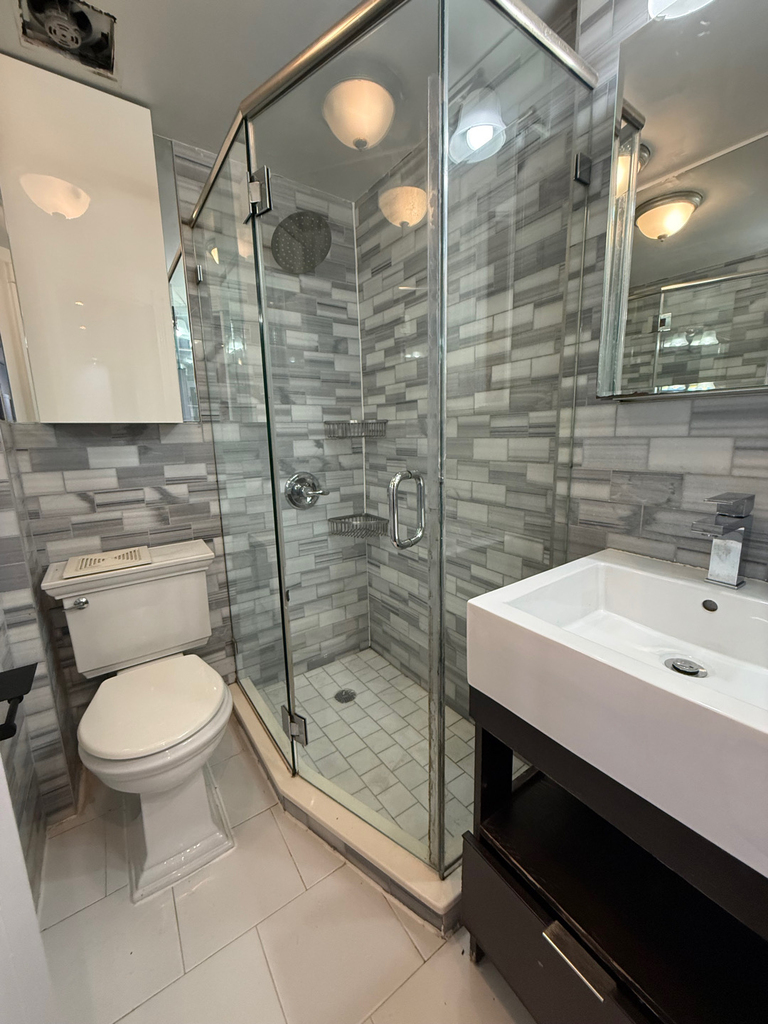 1580 Lexington Avenue - Photo 4