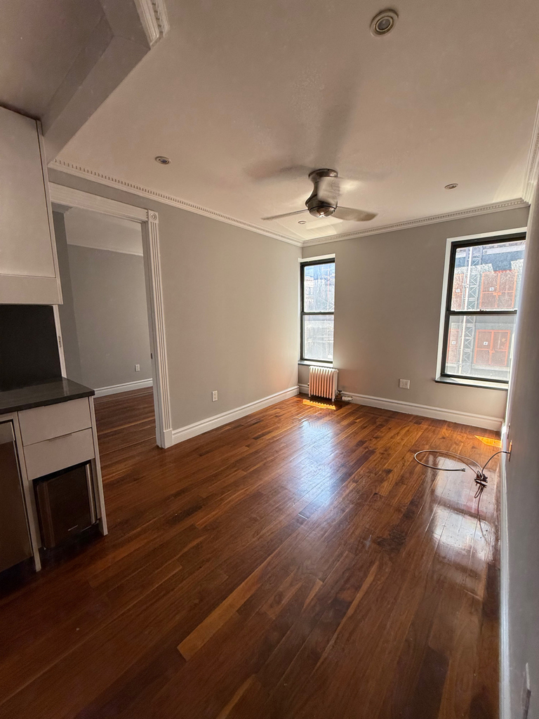 1580 Lexington Avenue - Photo 1