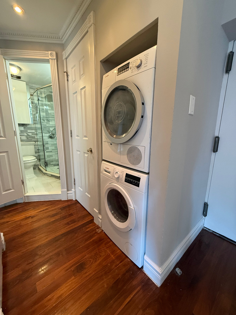 1580 Lexington Avenue - Photo 3