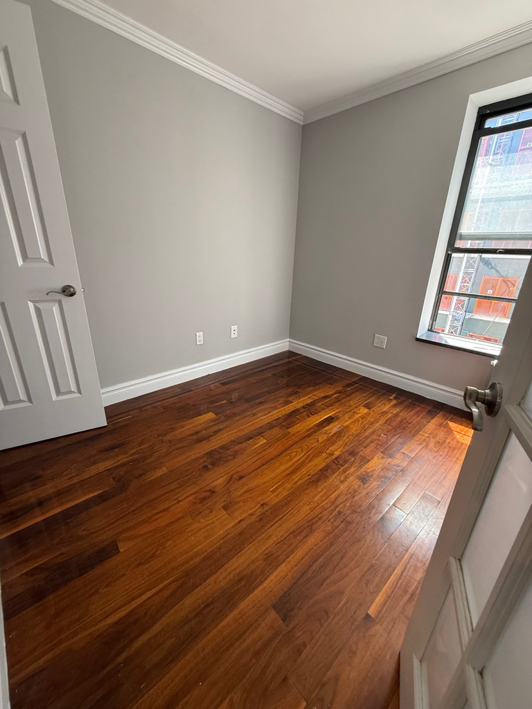 1580 Lexington Avenue - Photo 8