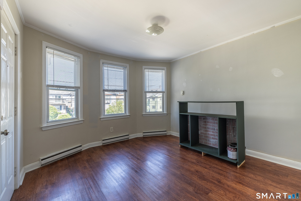 793 Brewster Street - Photo 4