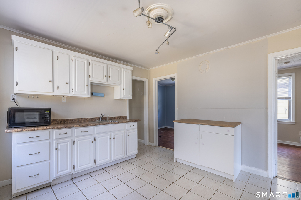 793 Brewster Street - Photo 1