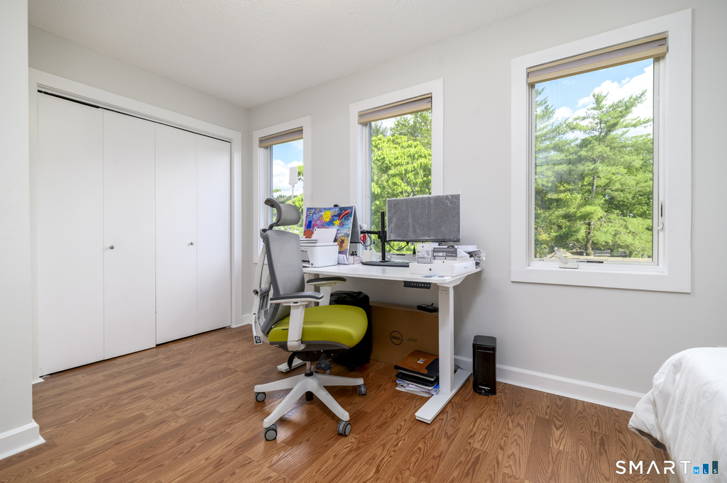 566 Newfield Avenue - Photo 12