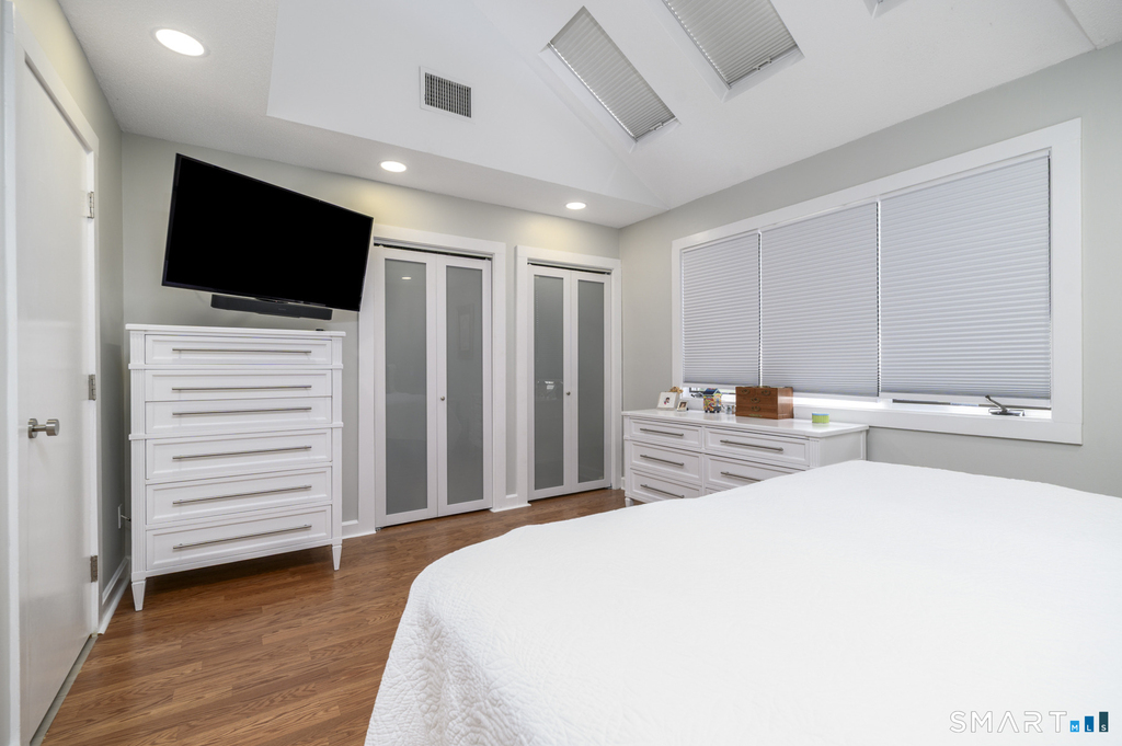 566 Newfield Avenue - Photo 10