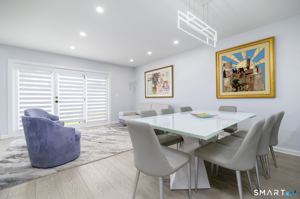 566 Newfield Avenue - Photo 6