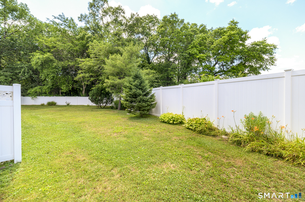 566 Newfield Avenue - Photo 18
