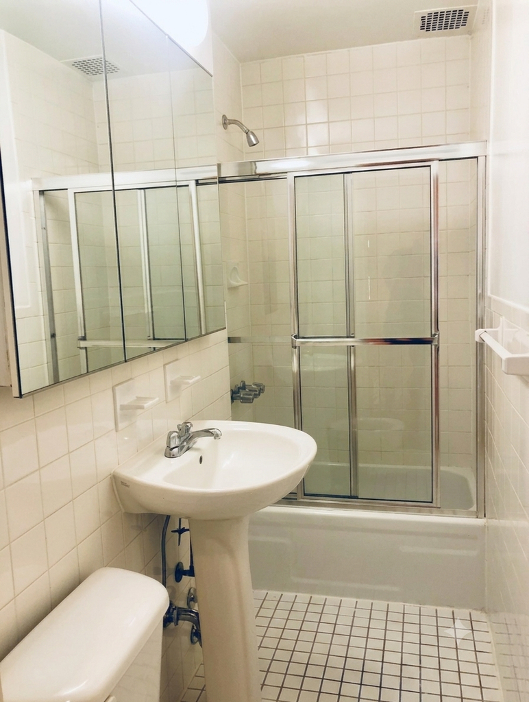 EAST 83RD STREET - Photo 3