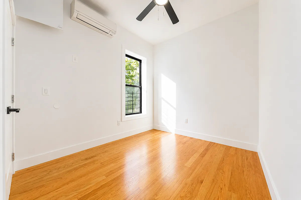 279 Kosciusko St - Photo 5