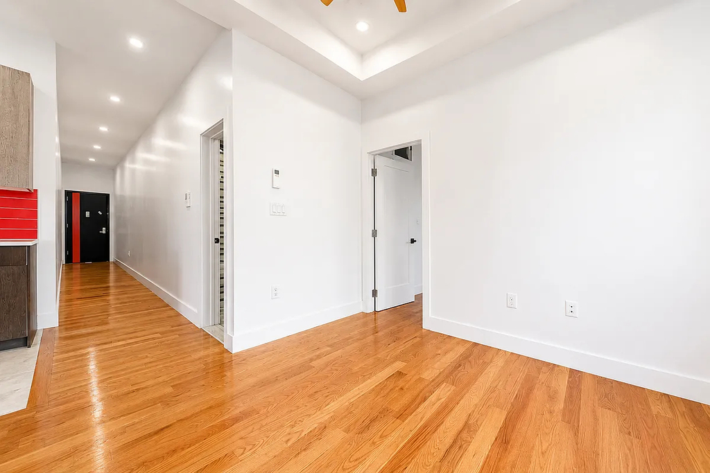 279 Kosciusko St - Photo 4