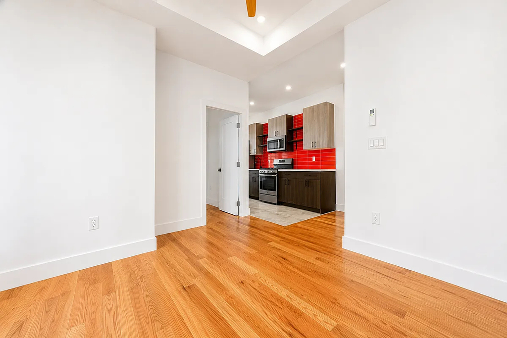 279 Kosciusko St - Photo 2