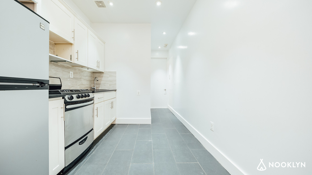 33 Montrose Ave 11206 - Photo 9