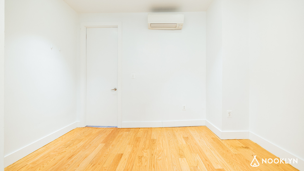 33 Montrose Ave 11206 - Photo 2