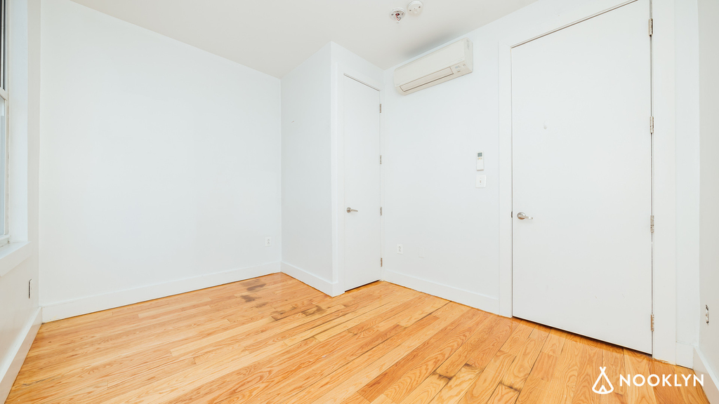 33 Montrose Ave 11206 - Photo 4