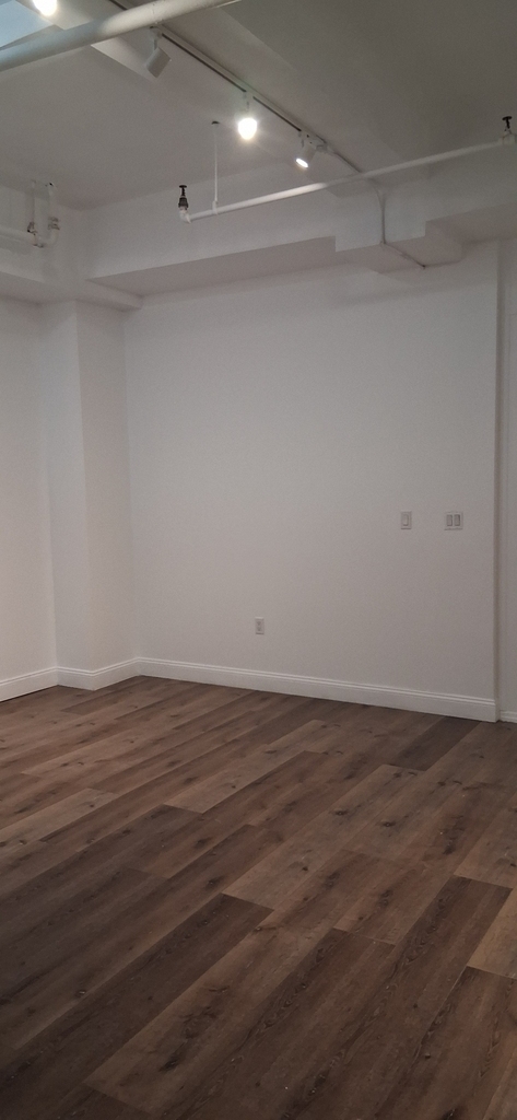 255 W 36th St. #606 - Photo 3