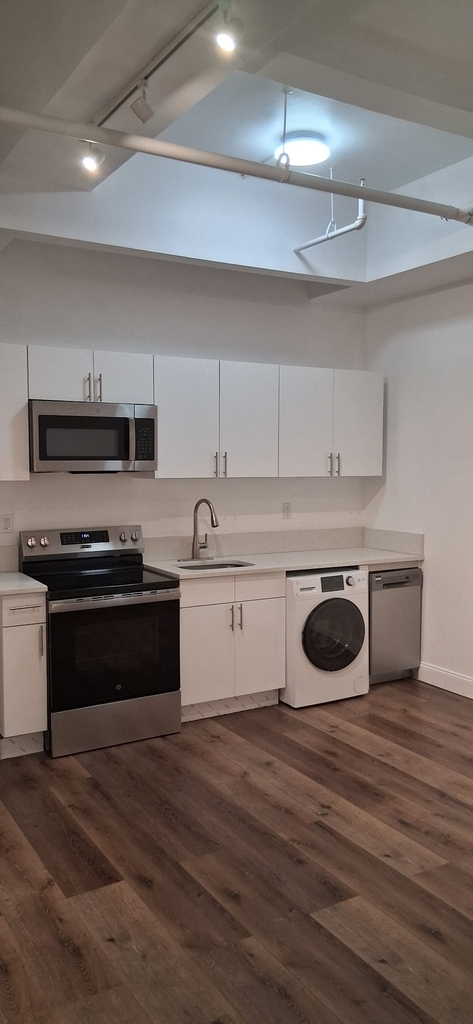 255 W 36th St. #606 - Photo 0