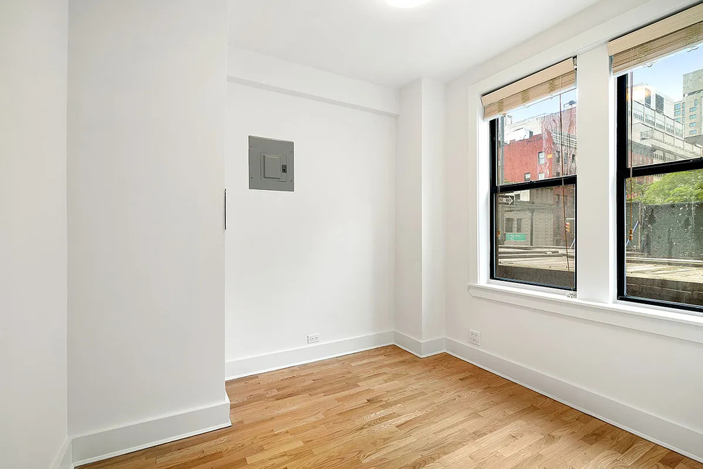East 21st Street - Photo 6