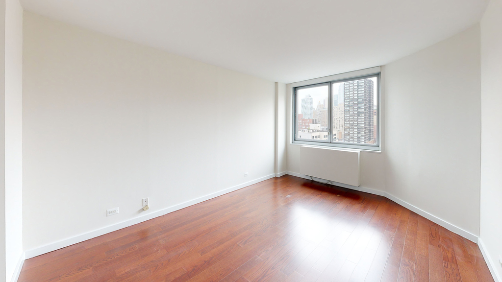 401 E 34th St - Photo 3