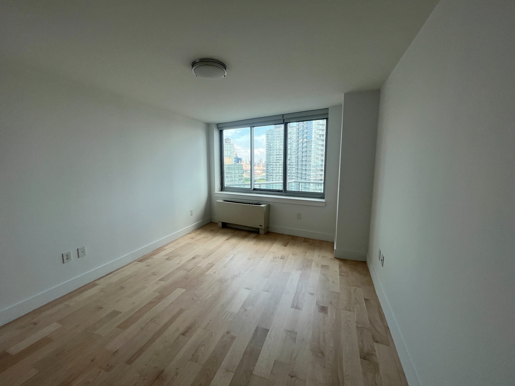 Center Boulevard - Photo 5