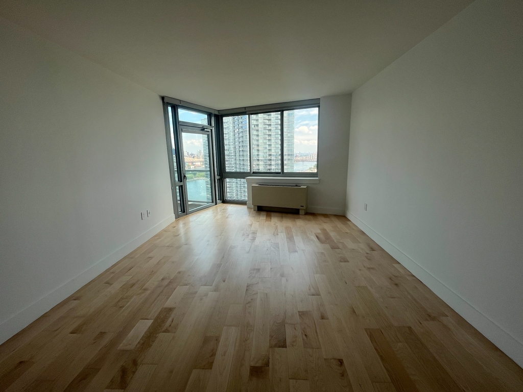 Center Boulevard - Photo 4