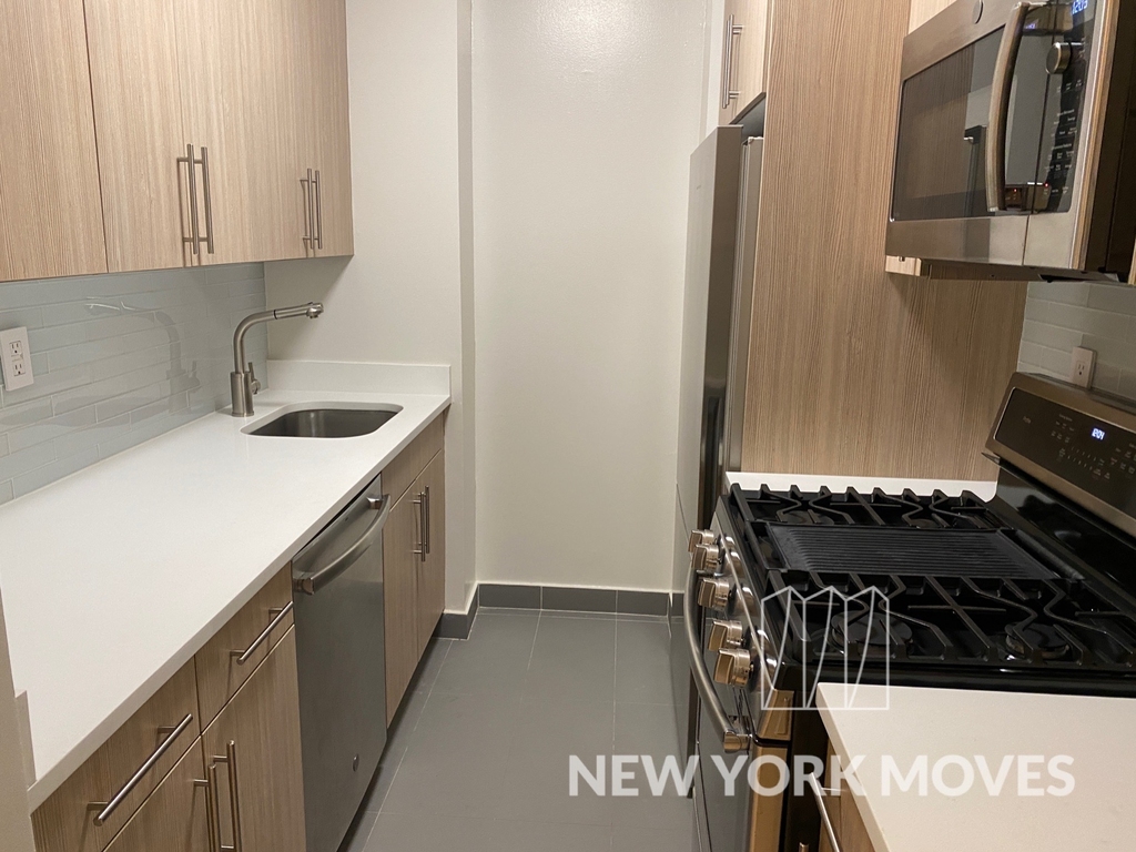 West 53rd Street - Photo 6