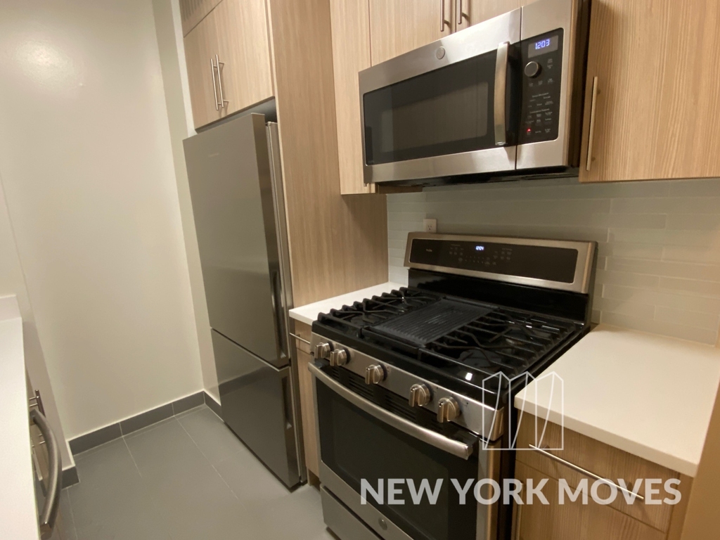 West 53rd Street - Photo 8