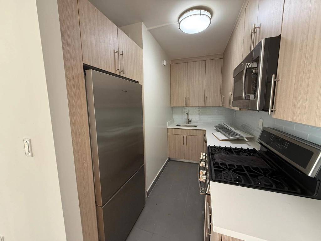 West 53rd Street - Photo 8