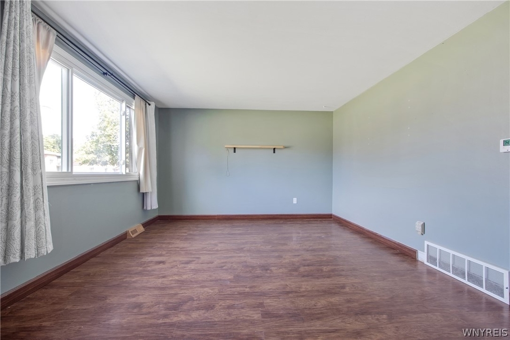 235 Robert Drive - Photo 3