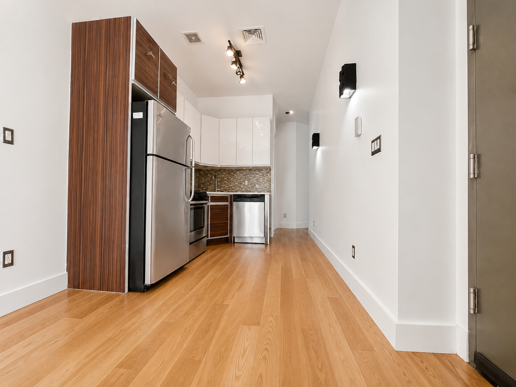 277 Menahan Street - Photo 1