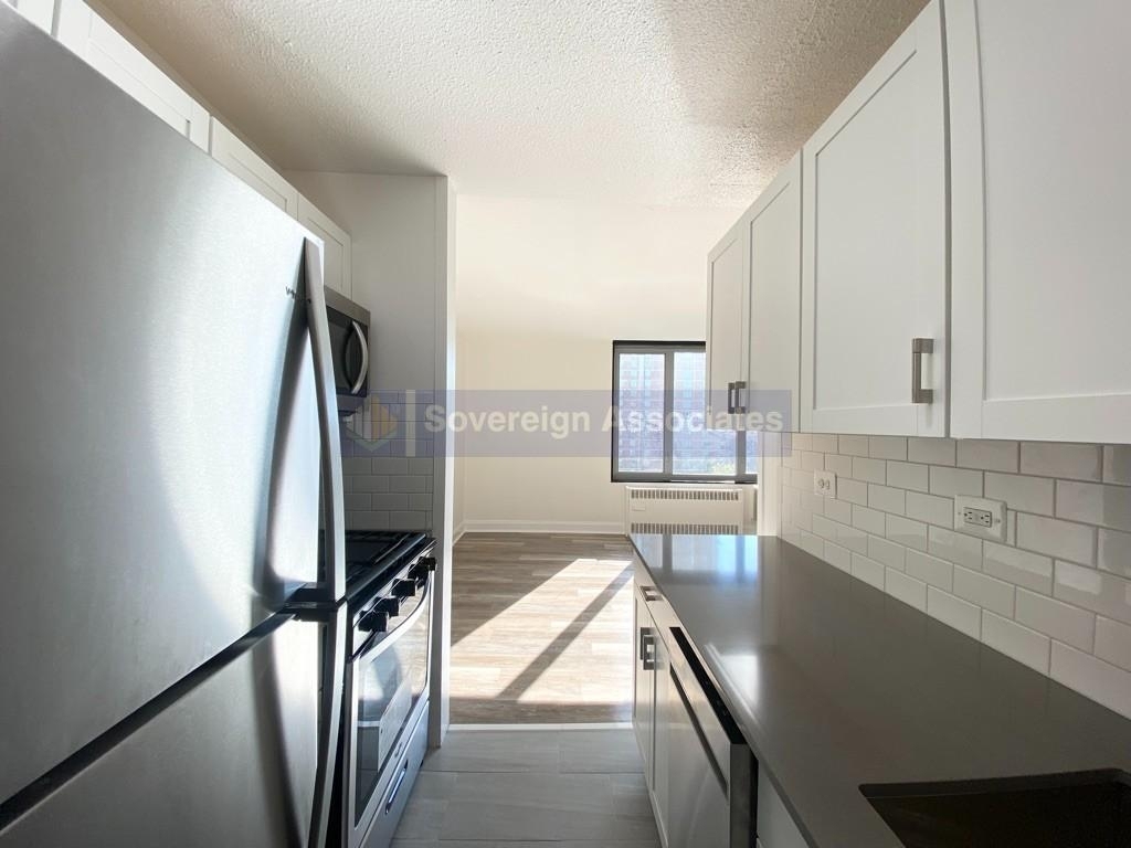 3333 Broadway - Photo 2