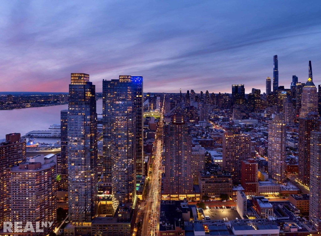W 38th St - Photo 12