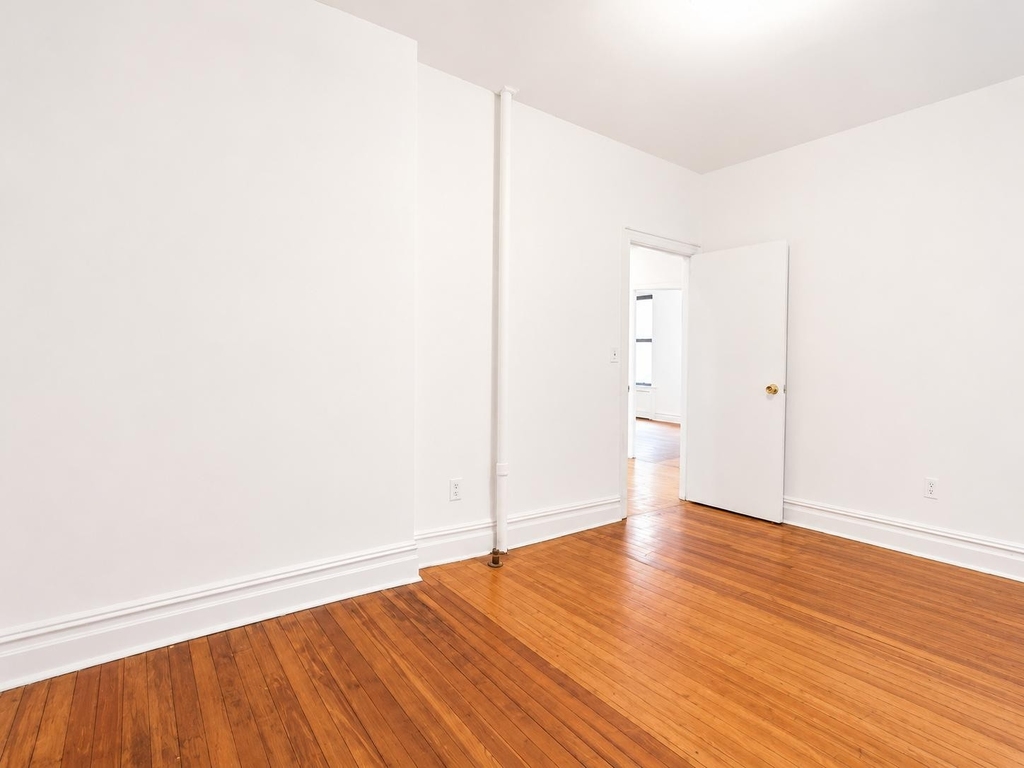184 Claremont Avenue - Photo 8