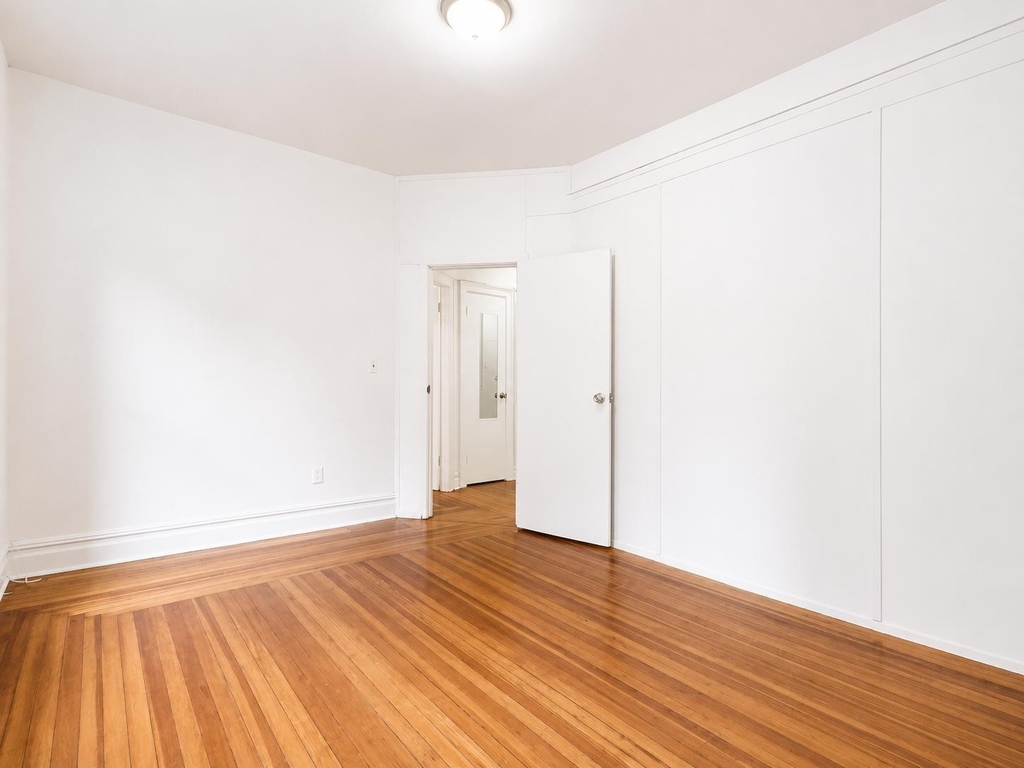 184 Claremont Avenue - Photo 5